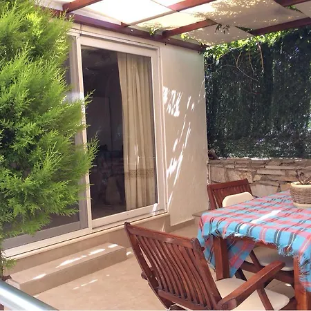 Bitez Lovely Small House With A Balcony And Garden Дом отдыха Бодрум
